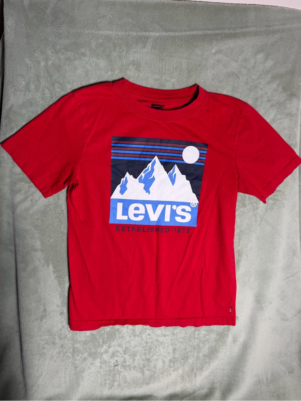 Levi's Red Graphic Mountain Logo Tee